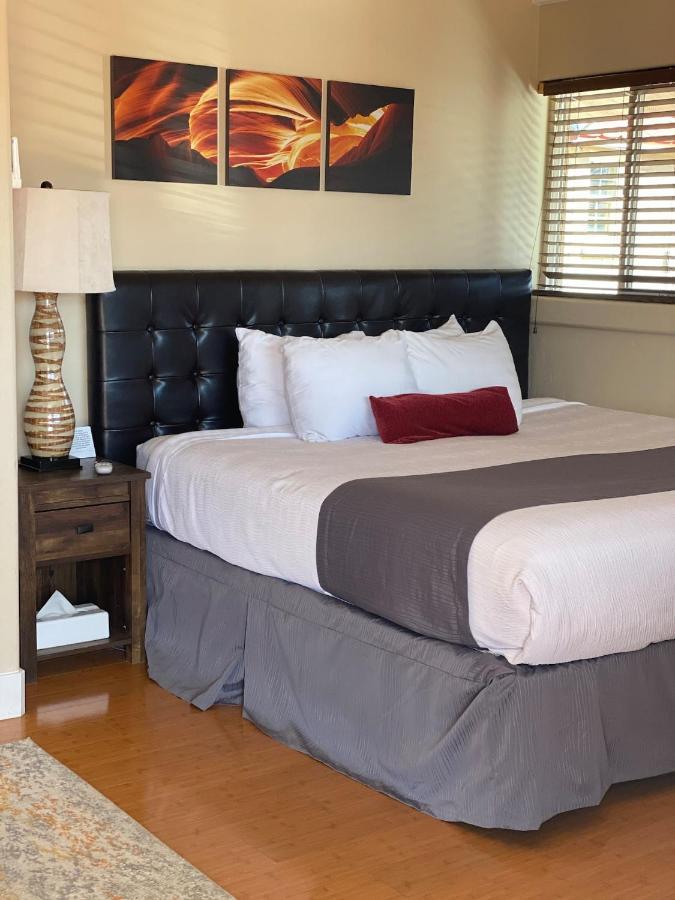 The Flagstone Boutique Inn & Suites Канаб Экстерьер фото