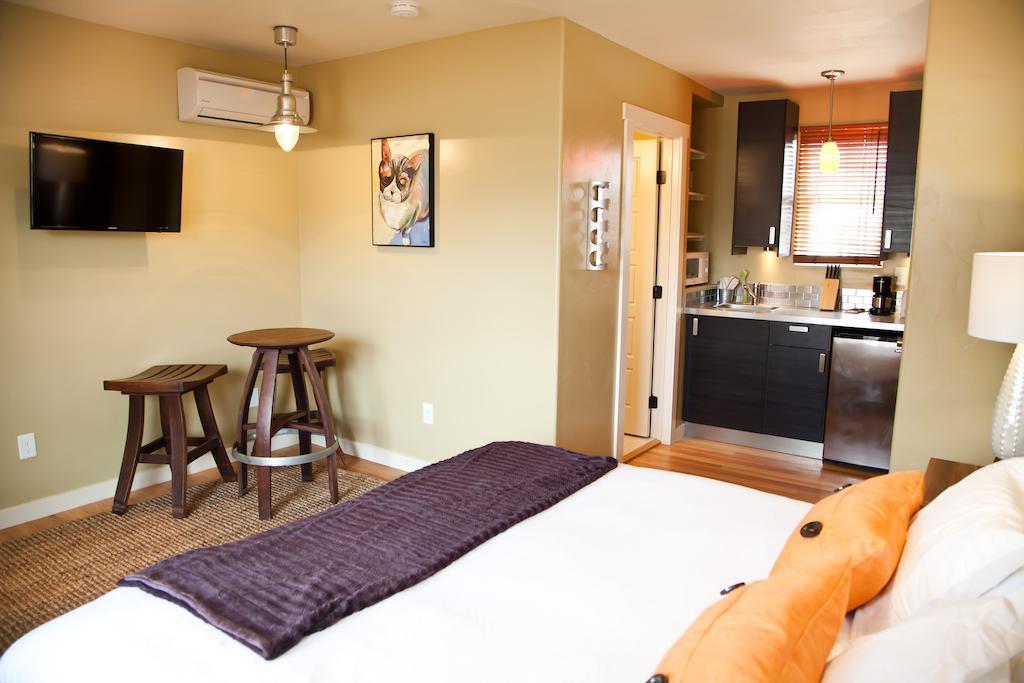 The Flagstone Boutique Inn & Suites Канаб Экстерьер фото